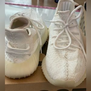 AUTHENTIC ADIDAS TRIPLE WHITE YEEZYS SIZE 6.5m 8.5 W